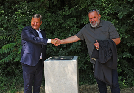 Lakonca temeljni kamen